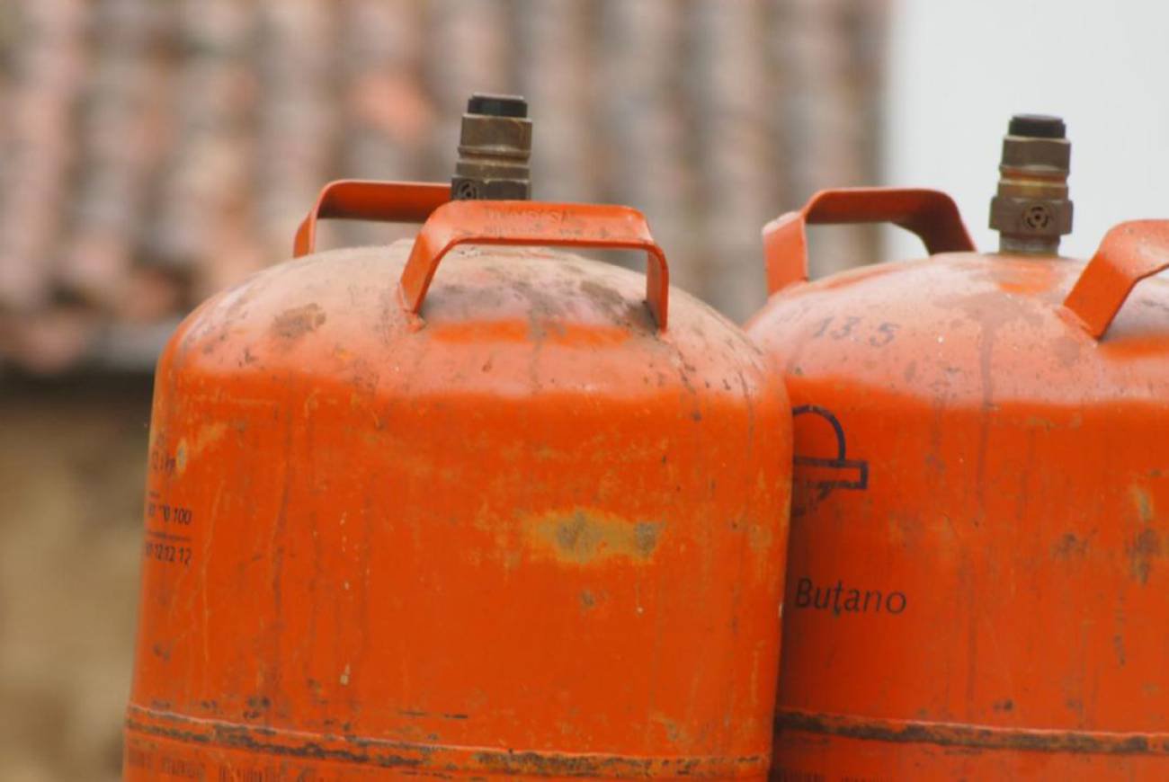 Robos de bombonas de butano cargadas en Ahillones 