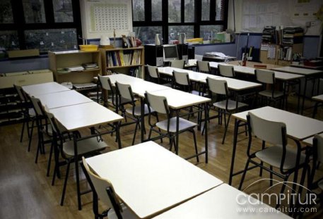 Celaá baraja que los centros educativos abran 15 días antes de que finalice el curso