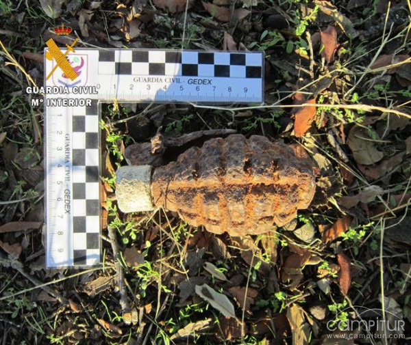 Un vecino de Azuaga encuentra una Granada de mano en las inmediaciones de la localidad 