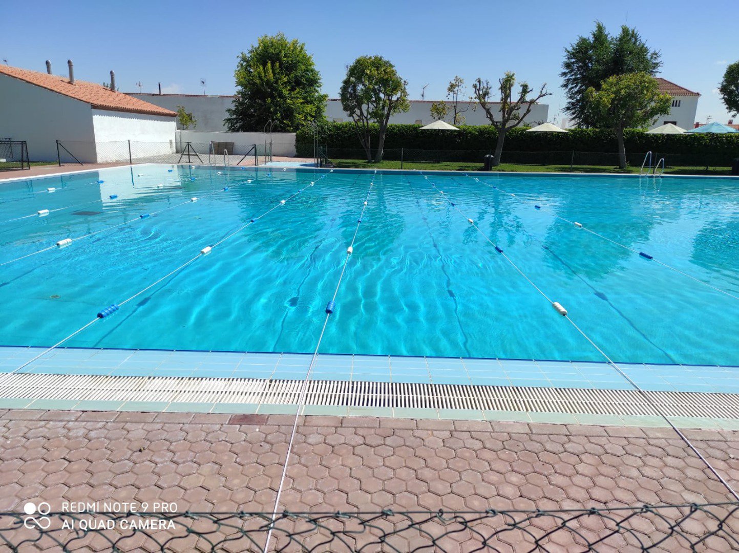 Apertura de la piscina de Azuaga para natación y fines terapéuticos 