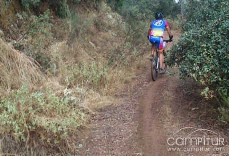 Unos 70 ciclistas participaban en la III Marcha Ciclista Enderezatrochas 