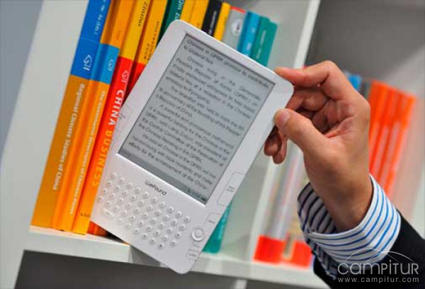 La Biblioteca Municipal de Cazalla presta libros electrónicos 