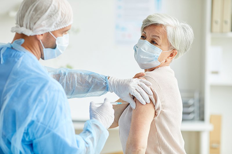 Segunda dosis de la vacuna para las residencias extremeñas 