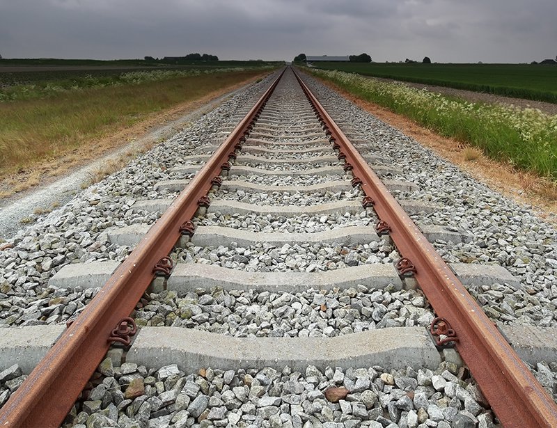 Accidente entre un tren y un tracto en Usagre 