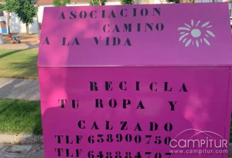 Contenedores de recogida de ropa en Azuaga 