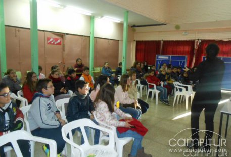 Alumnos de 6º de Primaria de Peraleda visitan el I.E.S. “Miguel Durán” de Azuaga 