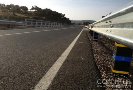 Cinco jóvenes heridos en un accidente de coche en Maguilla