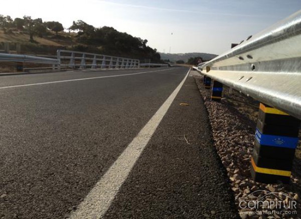Cinco jóvenes heridos en un accidente de coche en Maguilla