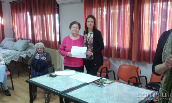 La Asociación de Voluntarios de Granja de Torrehermosa dona 1.000 euros a la AECC