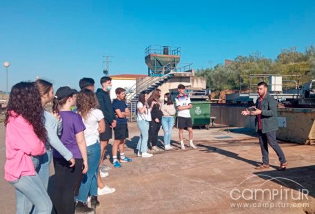 Los jóvenes de Azuaga aprenden cómo se depura el agua