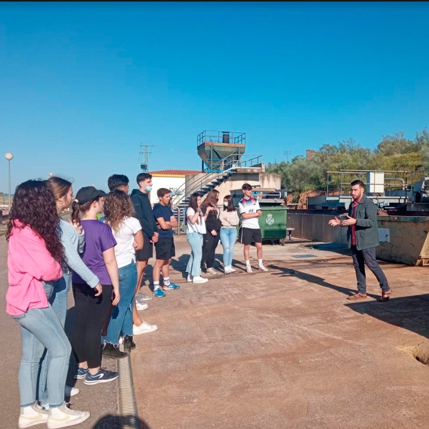 Los jóvenes de Azuaga aprenden cómo se depura el agua