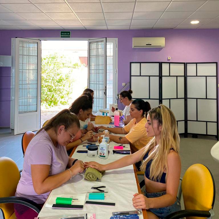 Inaugurada en Usagre la acción formativa de "Servicios Auxiliares de Estética’’