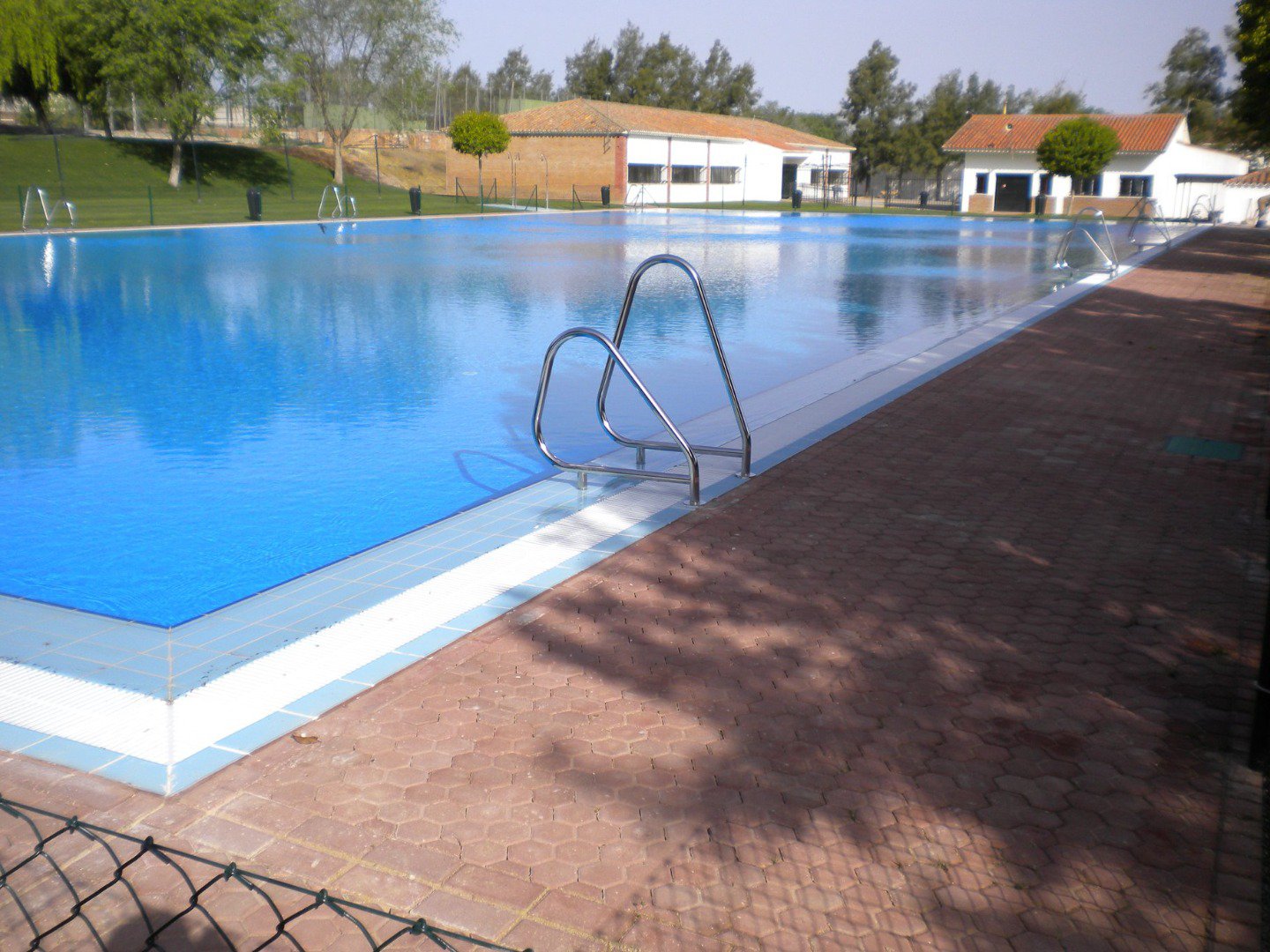 Apertura de la Piscina Municipal de Azuaga y de la Cardenchosa 