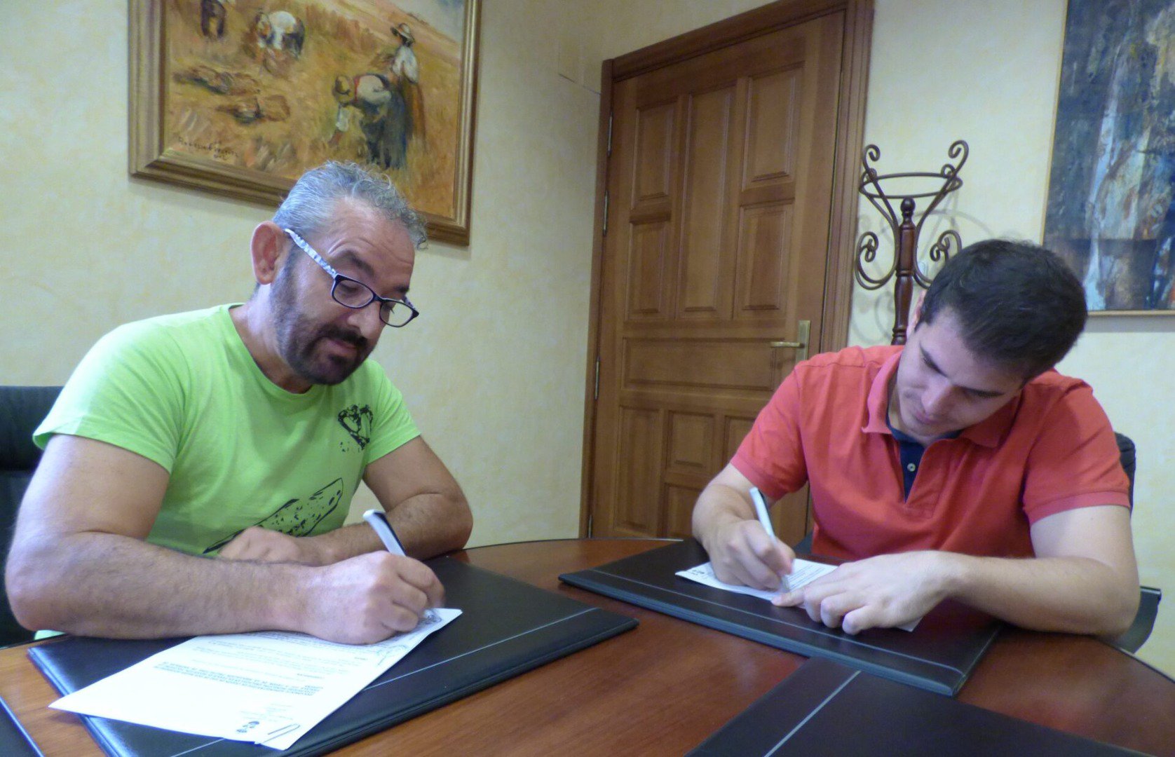 El Ayuntamiento de Llerena cede el uso de 2 naves municipales a la Protectora local de Animales