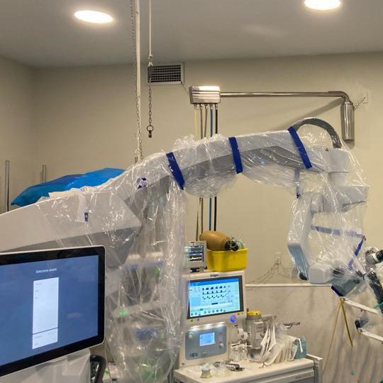 El SES dota al Hospital de Llerena de un nuevo microscopio quirúrgico