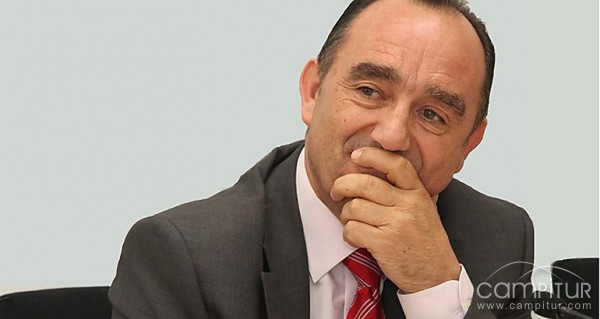 Valentín Cortés deja la alcaldía de Llerena 