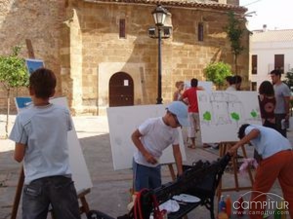 17 jóvenes llerenenses participan en la actividad “Llerena a Pinceladas” 