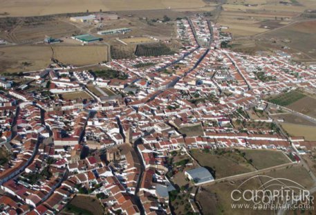 La fundación de Granja de Torrehermosa representada por sus vecinos 