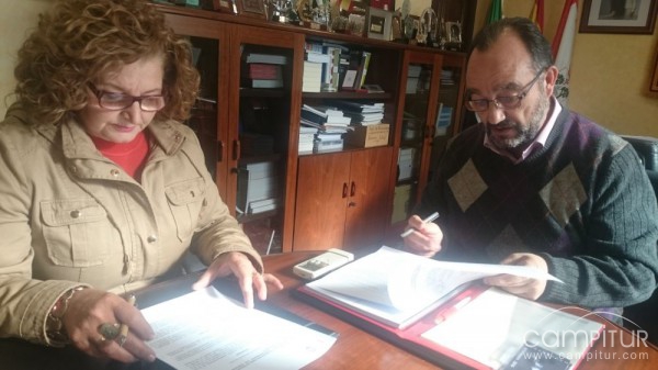 El Ayuntamiento de Llerena firma convenios con Aprosuba y Alucod 