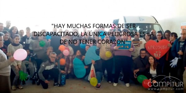 Alumnos del IES Bembézar ruedan un Lipdub en el Centro de Aprosuba 10 