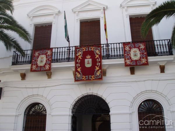 El Ayuntamiento de Llerena precisa cubrir una plaza de monitor de pádel 