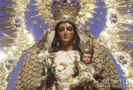 La Virgen del Robledo de Constantina vuelve a su Ermita 