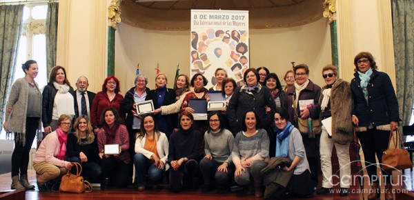 Diputación de Badajoz e Imex reconocen el trabajo de 7 asociaciones de mujeres 