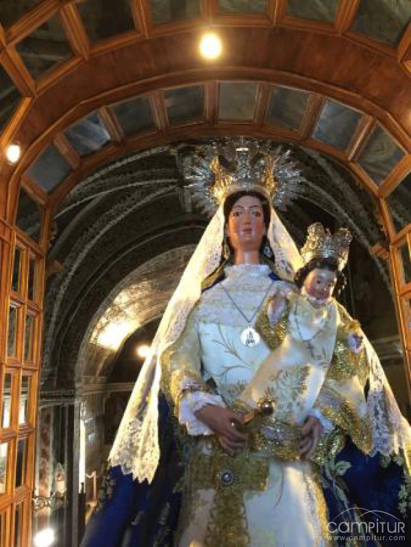 Entrega de regalos para la Tómbola de la Romería del Rayo 