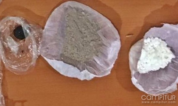 Dos personas detenidas por venta de drogas en Azuaga y Llerena