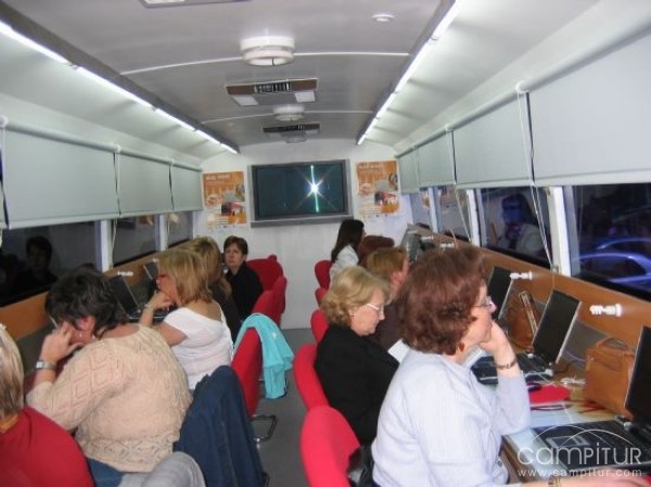 Un autobús de UGT visitará Azuaga y Llerena 