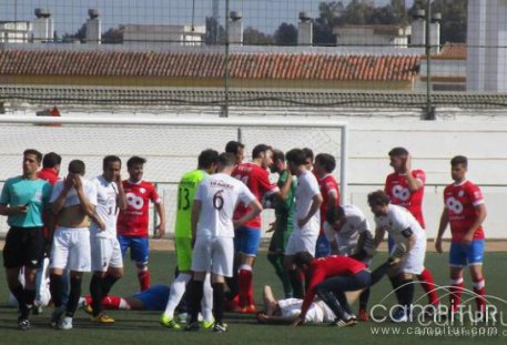El jugador Murillo del Llerenense sufre una fisura craneal tras un incidente durante un partido 
