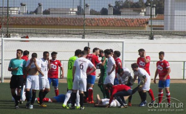 El jugador Murillo del Llerenense sufre una fisura craneal tras un incidente durante un partido 