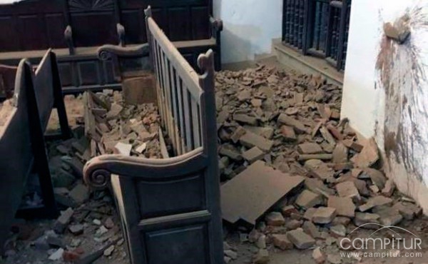 El temporal derriba parte de la bóveda de la Iglesia de Granja de Torrehermosa 