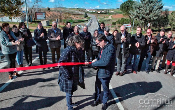 Inauguradas las obras realizadas en la carretera BA-086 de Maguilla a la EX-103 