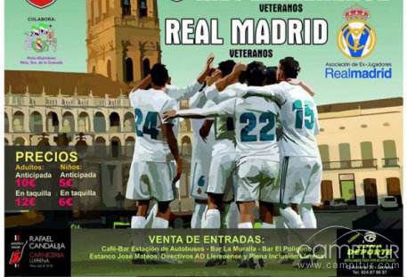 Real Madrid C.F. veteranos en el Estadio Fernando Robina de Llerena