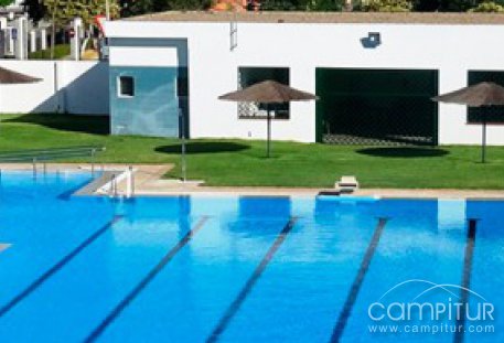 El Ayuntamiento de Guadalcanal precisa cubrir varios puestos para la Piscina Municipal 