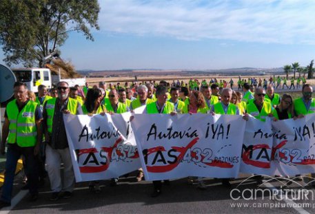 Más de 200 personas piden la conversión en autovía de la N-432 