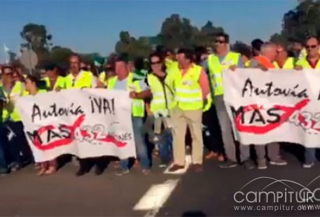 Concentración por la conversión de la nacional N-432 en Berlanga