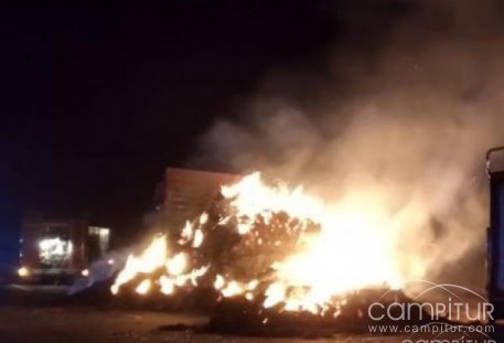 Cortan la N-432 a la altura de Ahillones por el incendio en un camión 