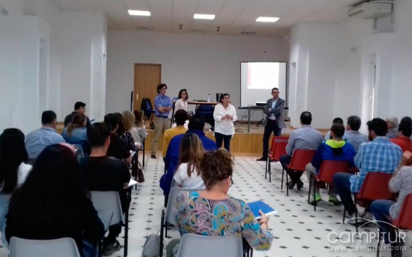 Una treintena de empresarios asistieron a la Jornada “Ley de Contratos del Sector Público” en Maguilla