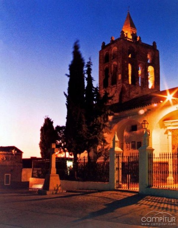 Valencia de las Torres rehabilita su Parroquia 