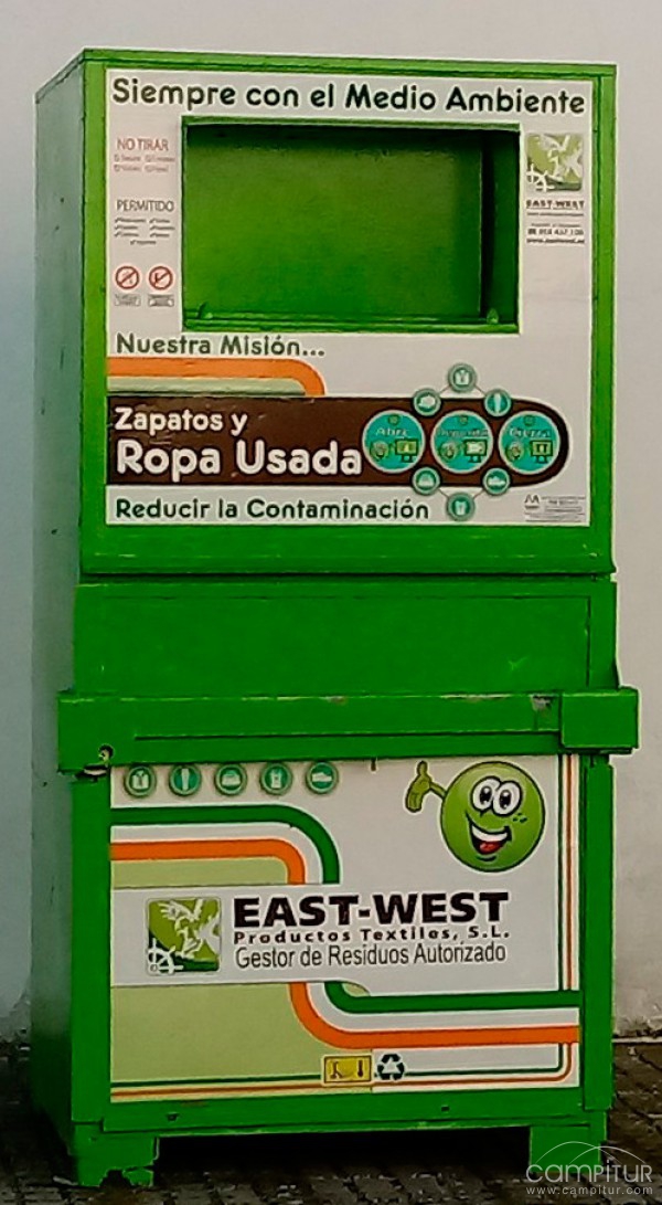 Instalados en Berlangas 3 contenedores para ropa usada 