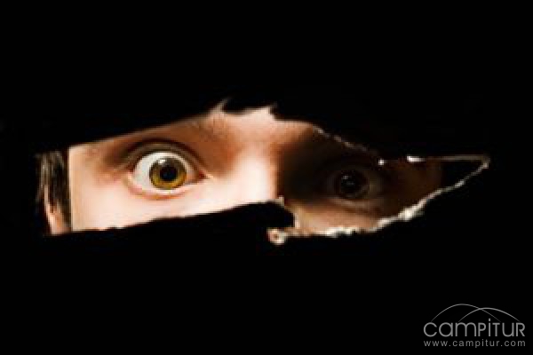 ¿Por qué abrimos los ojos cuando tenemos miedo?