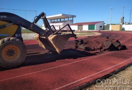 Obras en la pista de atletismo de Azuaga 