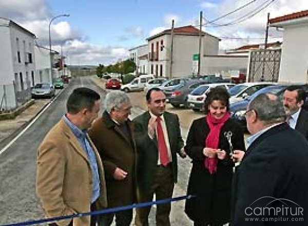 Inaugurada las obras de mejoras de la carretera que une Casa de Reina con la EX-103 por Trasierra 