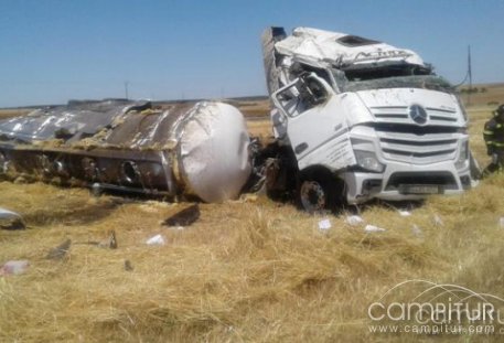 Salida de vía de un camión cisterna entre Llerena y Ahillones 