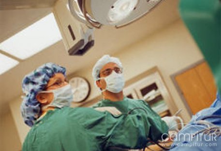 El hospital de Llerena realiza una operación pionera de vesícula 