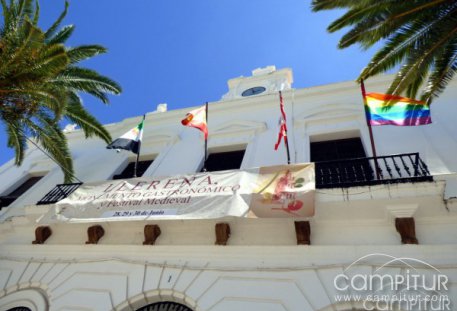 La bandera LGBT ondea en el Ayuntamiento de Llerena 