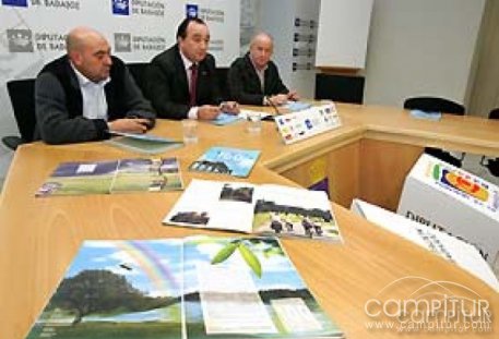 Presentado el libro “100 razones para visitar la provincia de Badajoz”