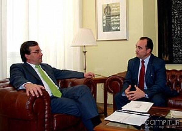 El presidente de la Junta visita hoy Llerena y Llera 